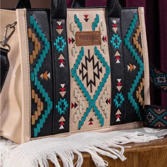 Wrangler Aztec Embroidered Bag 💥Last One! - Picture 2 of 5